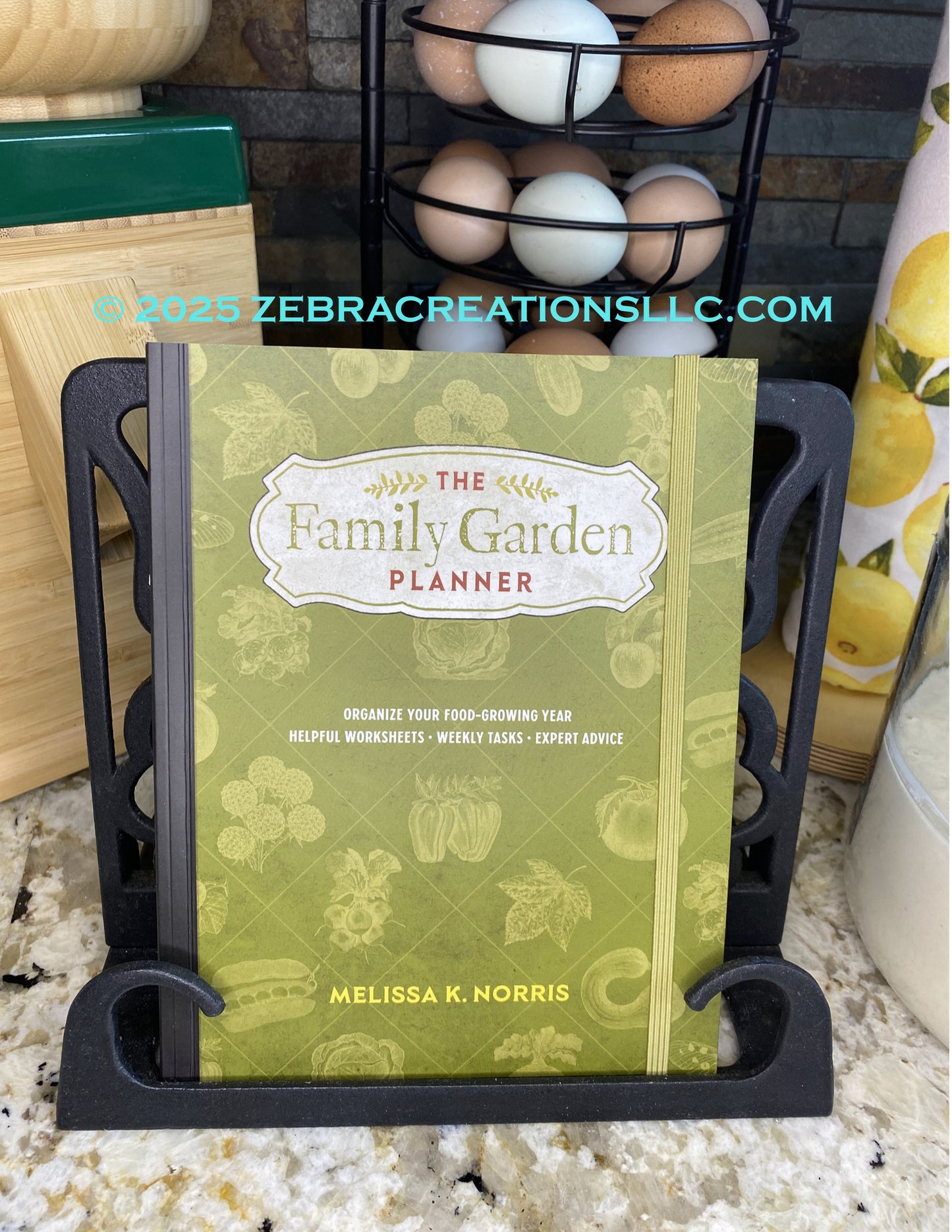 The Family Garden Planner: Organize Your Food-Growing Year • Helpful Worksheets • Weekly Tasks • Expert Advice
