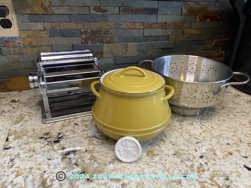 Ceramic Pot Minder – Helps prevent boil overs