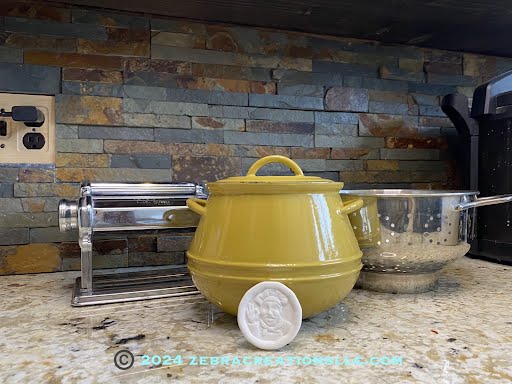 Ceramic Pot Minder – Helps prevent boil overs