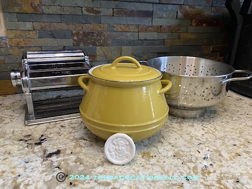Ceramic Pot Minder – Helps prevent boil overs